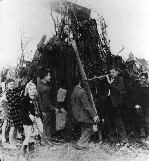 Bonfire at the Quomps, Christchurch, 1945