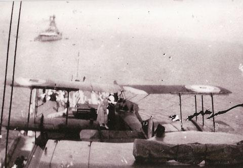 Sept 10 1910 Schneider Trophy at Bournemouth. This one taken on HMS Malaya with Seaplane on board. Ship on the top left is HMS Barham which was sunk during WW2
Submitted by Derek Groves. Copyright William Groves