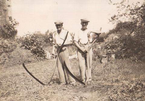 Tom Spratt and Ted King at Pelhams in 1930s