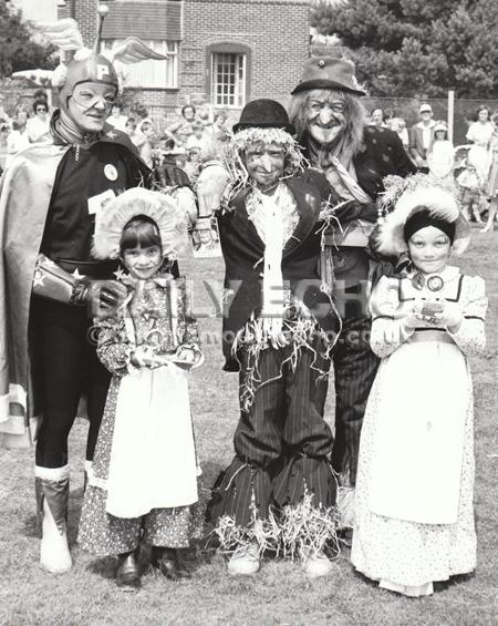 In 1982 actor Jon Pertwee, alias Worzel Gummidge, was at the Great Christchurch Show. He is seen here with the Advertiser Printo and prizewinners Elaine  Prowles, Tony Stephens and Sara Taylor.
Appeared Poole Herald Aug 6 1982