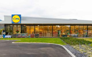 Do you prefer to pay for your shopping at Lidl with cash or card?