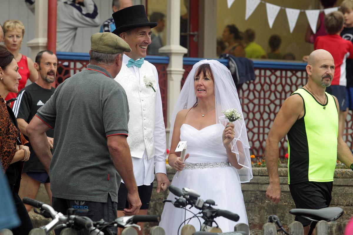 Keen runners Eve Carter and Graham Filmer tie the knot during the Poole parkrun. Photos by Sally Adams. 