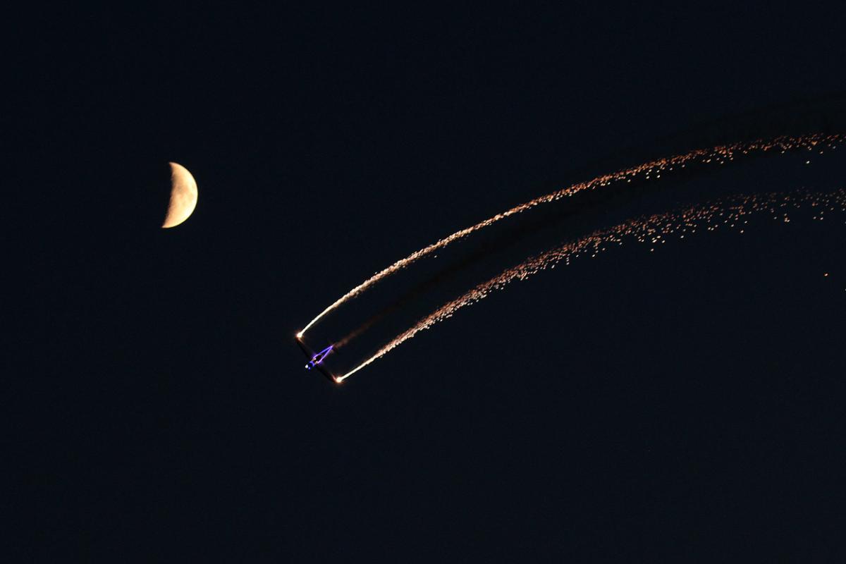 Dusk display pictures from day two of the Bournemouth Air Festival by Rob Fleming. 